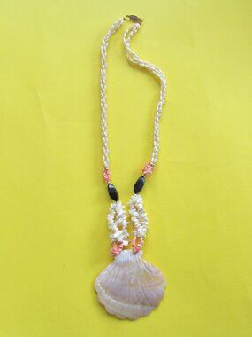 Vintage Summer shell necklace